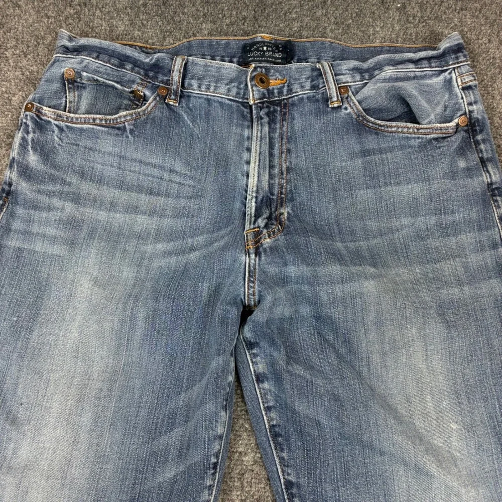 Lucky Brand 361 Vintage Straight Jeans Mens Size 34x32 Blue Candian Denim Fabric